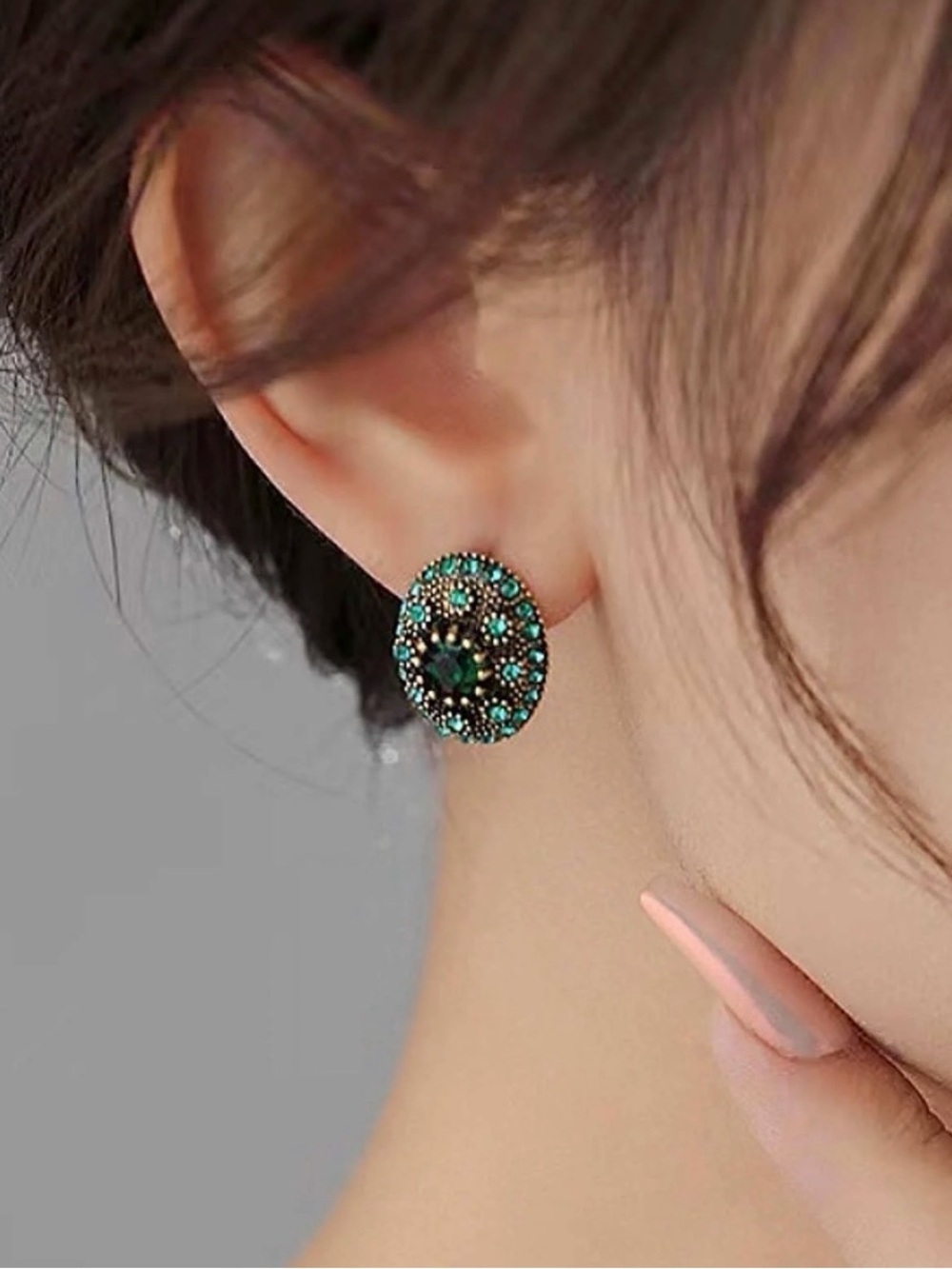 New! Emerald Green and Gold Crystal Stud Earrings - Picture 7 of 8